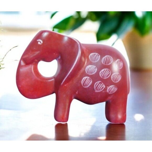 Vtg Miniature Hand Carved Red Soapstone Elephant Figurine 3" African Art Decor - Picture 1 of 12